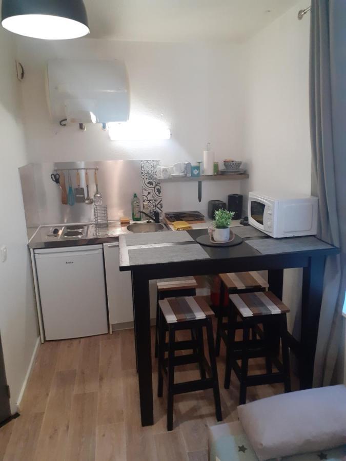 Charmant Petit Studio Au Coeur De Figeac Appartement Buitenkant foto