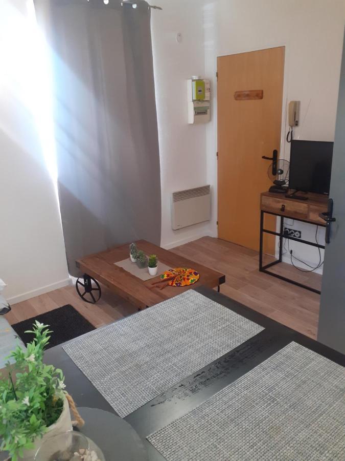 Charmant Petit Studio Au Coeur De Figeac Appartement Buitenkant foto